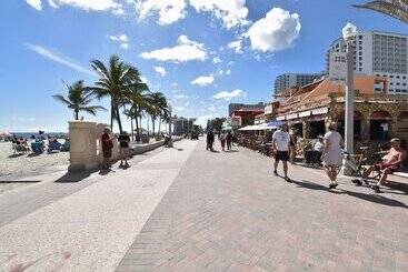 Hobe Lofts By Designedvr