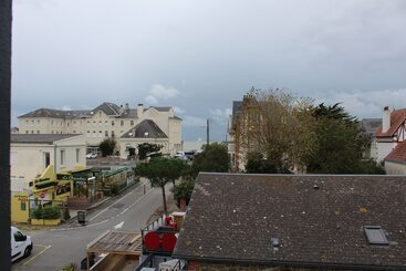 هتل Hôtel Des Pins