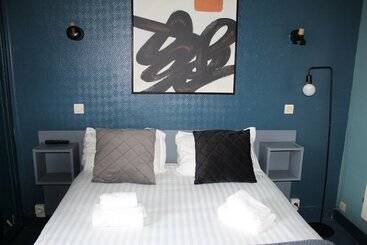 هتل Hôtel Des Pins