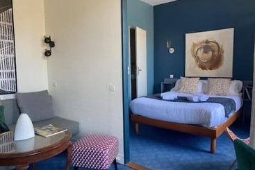 هتل Hôtel Des Pins