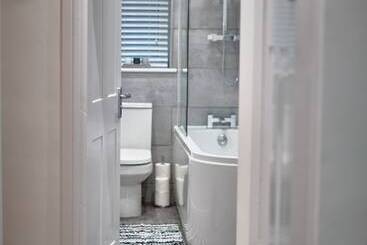The Townhouse Simple2let Serviced Apart