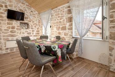Apartment Nediljka  In Old Part Of Town