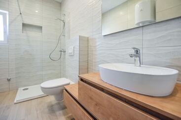 Apartments And Room Danijel