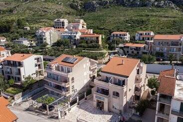 Apartments And Rooms Kapulica