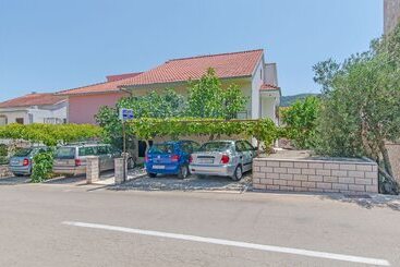 Apartments Bozjidar