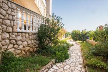 דירות לתיירים Apartments Crljenko