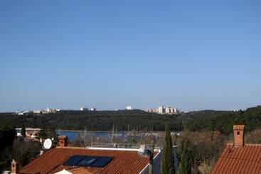דירות לתיירים Apartman Dijana