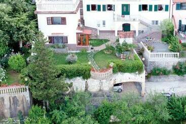 شقق خاصة سياحية House H Elios