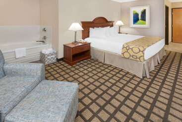 هتل Baymont By Wyndham Galesburg