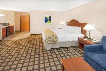 هتل Baymont By Wyndham Galesburg