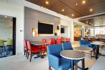 هتل Baymont By Wyndham Galesburg