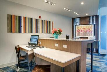 هتل Baymont By Wyndham Galesburg