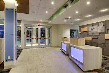 هتل Baymont By Wyndham Galesburg