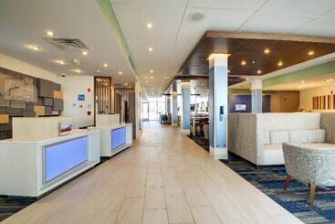 هتل Baymont By Wyndham Galesburg
