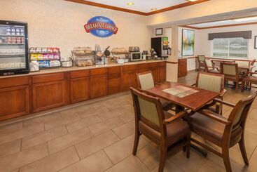 هتل Baymont By Wyndham Galesburg