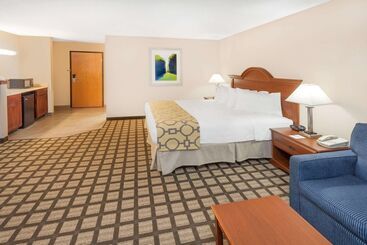 هتل Baymont By Wyndham Galesburg
