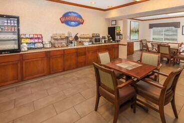 هتل Baymont By Wyndham Galesburg
