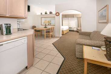 هتل Baymont By Wyndham Roswell