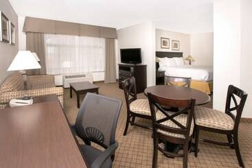 هتل Baymont By Wyndham Roswell