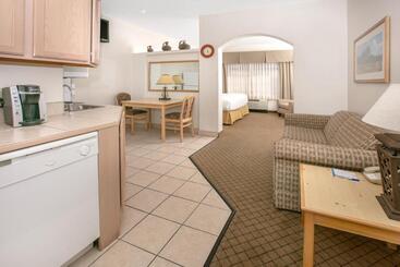 هتل Baymont By Wyndham Roswell