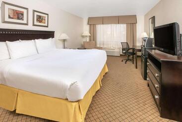 هتل Baymont By Wyndham Roswell