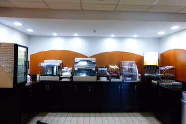 هتل Baymont By Wyndham Calhoun