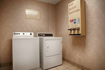 هتل Best Western Plus Edison Inn