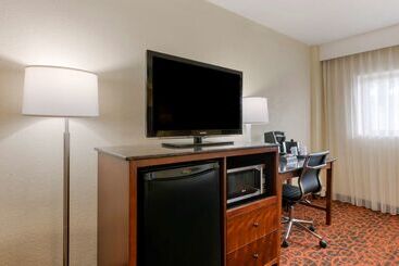 هتل Best Western Plus North Miami Bal Harbour
