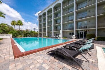 هتل Best Western Plus North Miami Bal Harbour