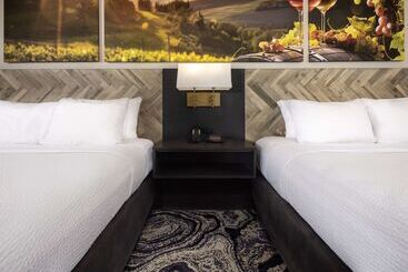 هتل Clarion Inn Biltmore Village