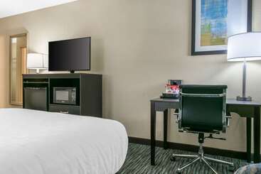 هتل Quality Inn Dayton Airport
