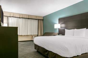 هتل Quality Inn Dayton Airport