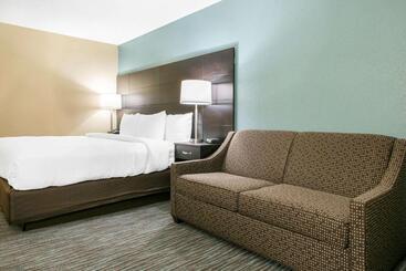 هتل Quality Inn Dayton Airport