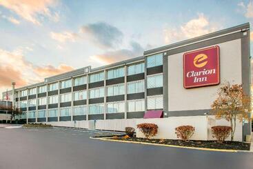 هتل Quality Inn Dayton Airport