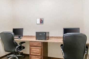 هتل Quality Inn Dayton Airport