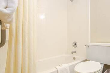 هتل Quality Inn Dayton Airport