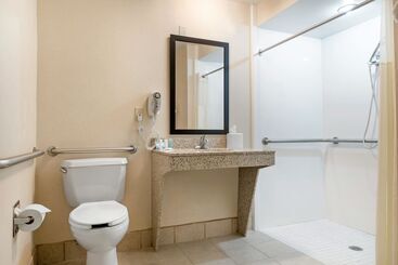 هتل Quality Inn Dayton Airport