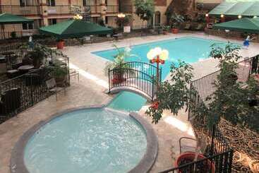 هتل Clarion Inn