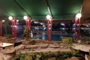 هتل Clarion Inn