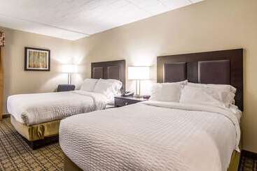 هتل Clarion Inn