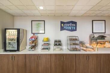 هتل Clarion Pointe New Bern