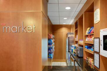 هتل Courtyard By Marriott Boston Logan Airport