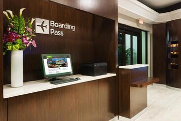 هتل Courtyard Miami Downtown Brickell Area