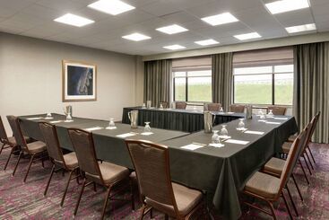 هتل Doubletree By Hilton St. Paul East
