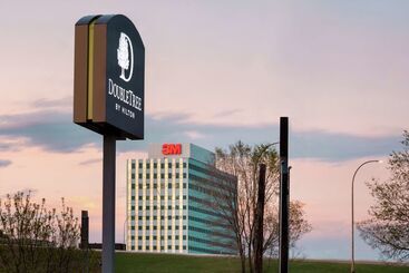 هتل Doubletree By Hilton St. Paul East