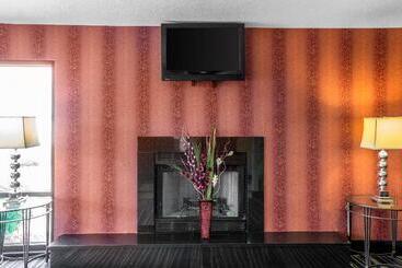 هتل Econo Lodge Ankeny   Des Moines