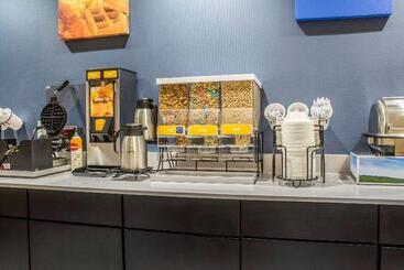هتل Econo Lodge Ankeny   Des Moines