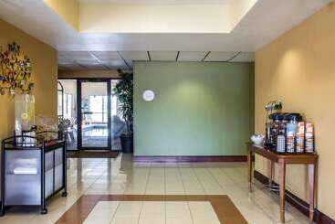 هتل Econo Lodge Ankeny   Des Moines