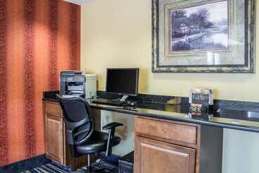 هتل Econo Lodge Ankeny   Des Moines
