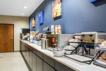 هتل Econo Lodge Ankeny   Des Moines